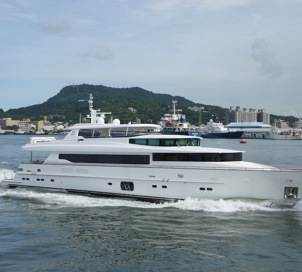RP 110 Horzion luxury yacht LADY GAGA