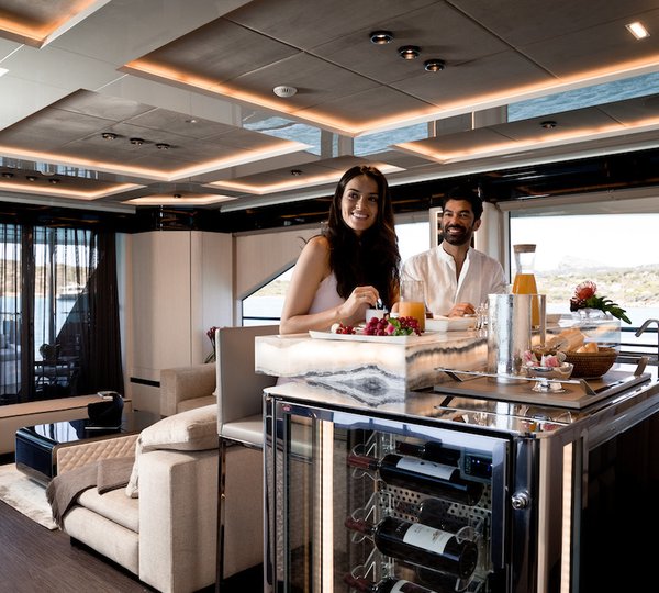 Refreshing nibbles and cocktails at the bar - Kalliente - Photo Jeff Brown