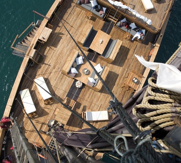 Relax and breath in the wonderful athmosphere aboard luxury sailing yacht Silolona