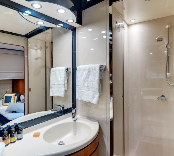 Riva 68 Yacht SPACE - Ensuite