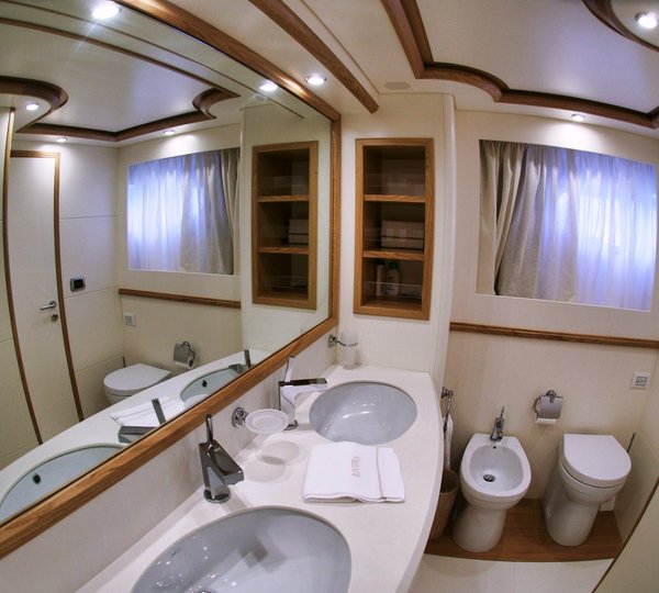 Riviera - Bathroom 2