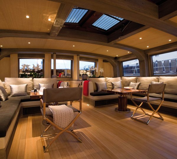 S:Y Roxane main saloon