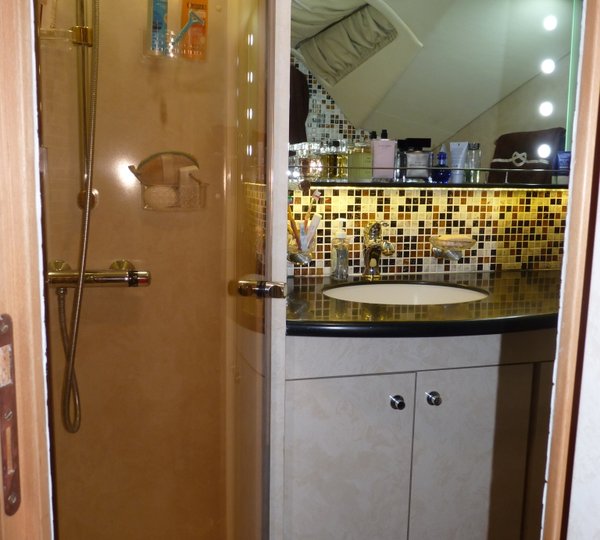 SAGITTARIUS - Guest ensuite