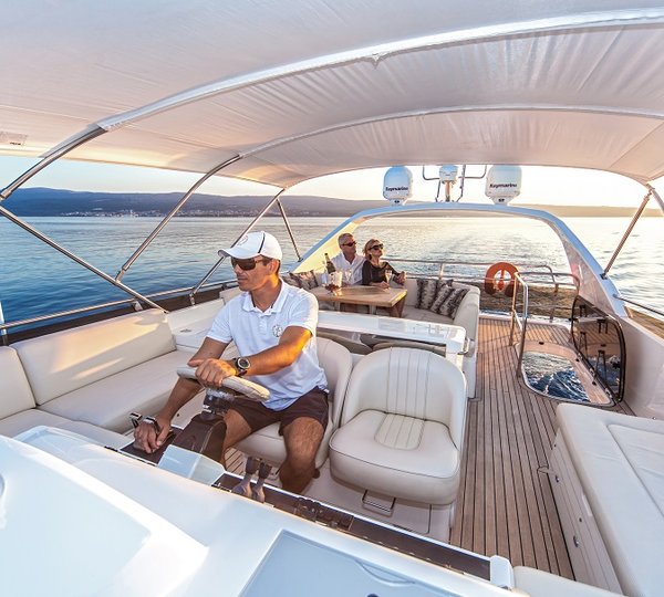 SASSY - Flybridge helm