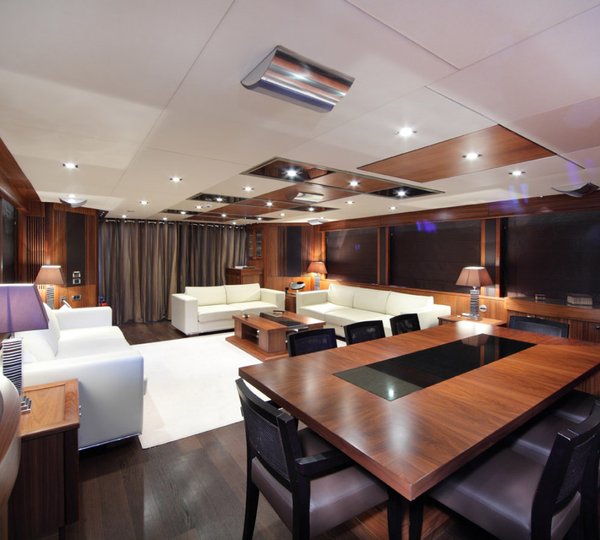 SIMPLE PLEASURE - Salon credit Sunseeker Yachts