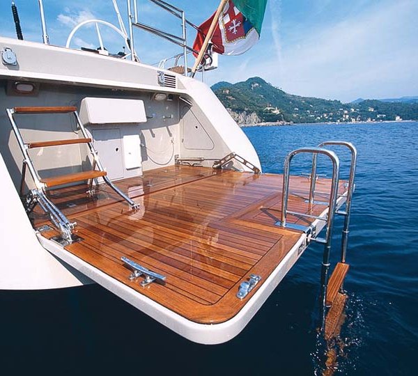 SKIP N BOU yacht - open transom