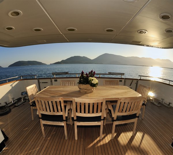SL100 ARIA -  Aft Deck Al Fresco Dining
