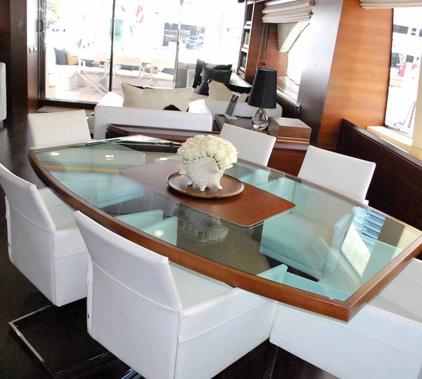 SOLO CONTIGO -  Formal Dining