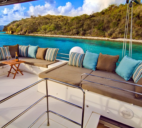 SY A2 - Flybridge lounging