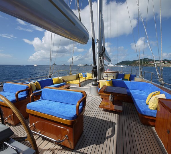 SY ANDROMEDA LA DEA - Upper deck