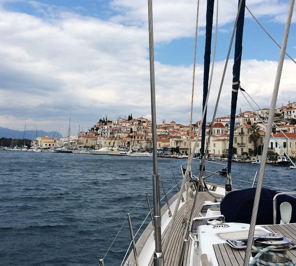 SY CENTURION - Foredeck view