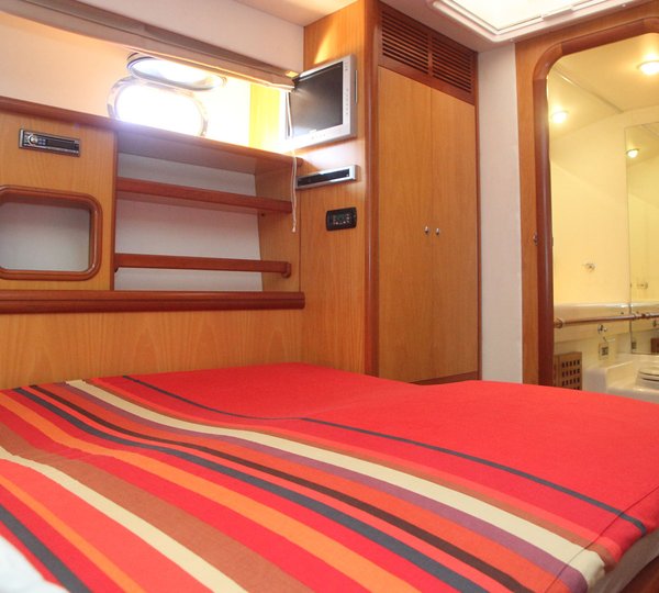 SY CENTURION - Guest convertible cabin