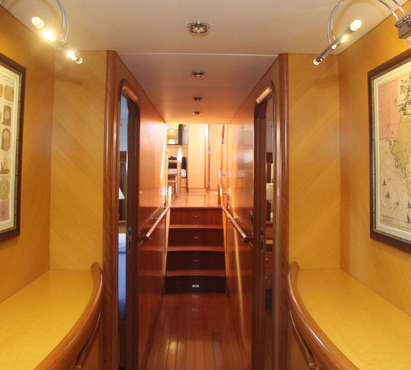 SY CENTURION - Guest foyer