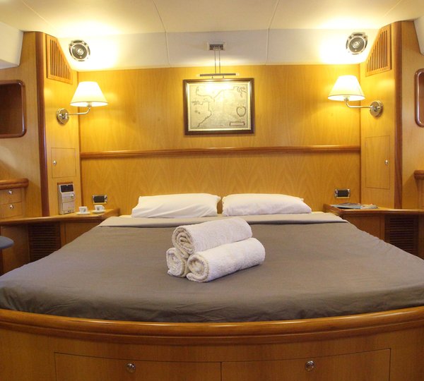SY CENTURION - Master stateroom