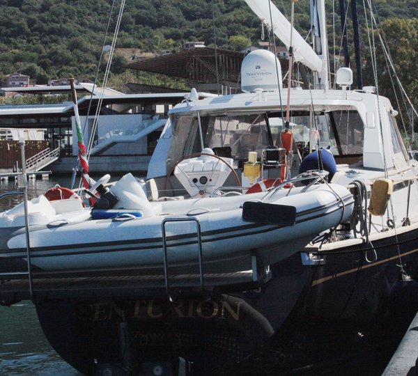 SY CENTURION - Stern and tender