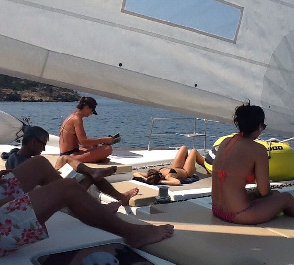 SY ELVIRA - Relaxing under sail