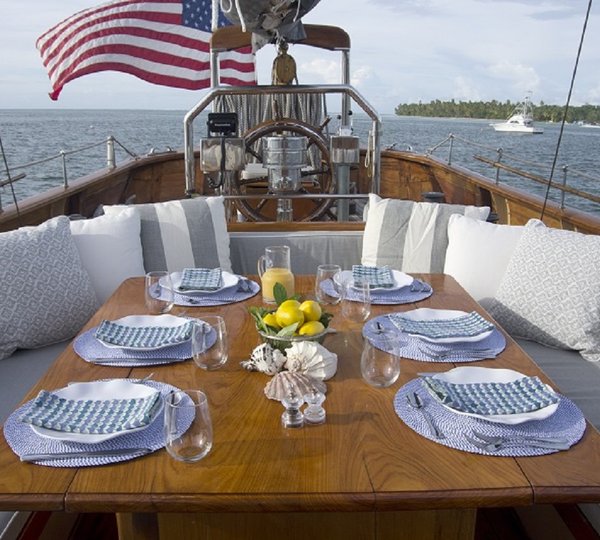 SY EROS -  Alfresco dining