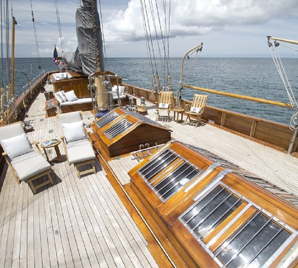 SY EROS -  Spacious decks