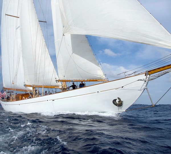 SY EROS -  Under sail