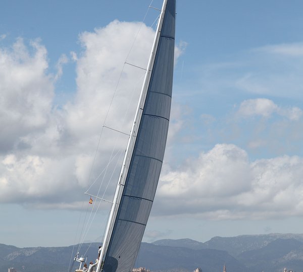 SY FAR II KIND - Bow view