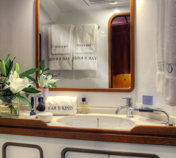 SY FAR II KIND - Guest bath