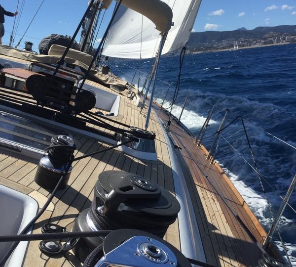 SY FAR II KIND - On deck