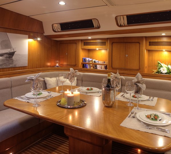 SY FAR II KIND - Salon