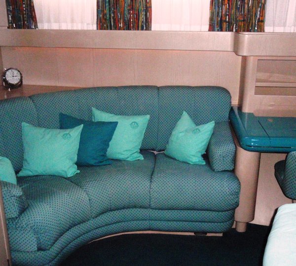 SY FLYING MAGIC -  Couch in Master Cabin