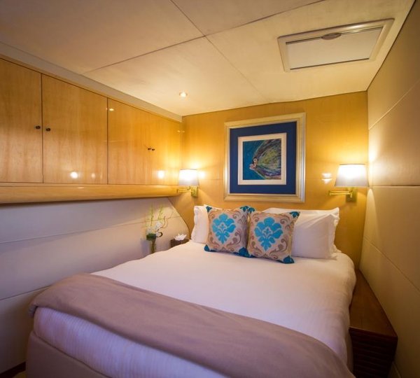 SY KINGS RANSOM - Forward starboard cabin