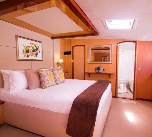 SY KINGS RANSOM - Master stateroom view to port