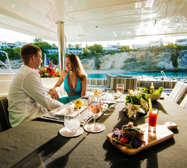 SY LADY KATLO - Alfresco dining