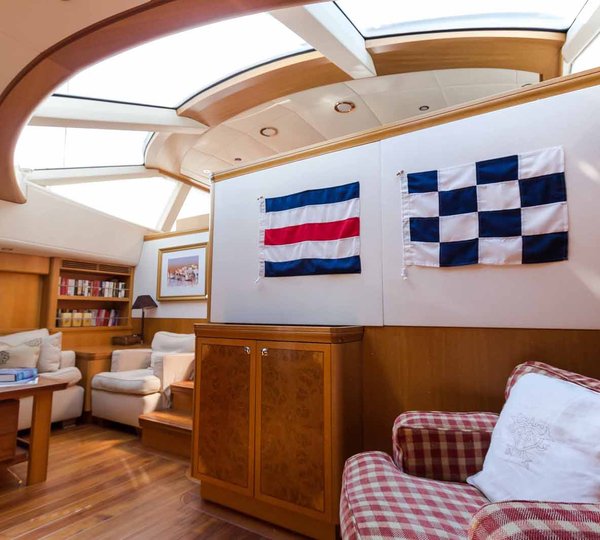 SY MARGARET ANN - Lower salon