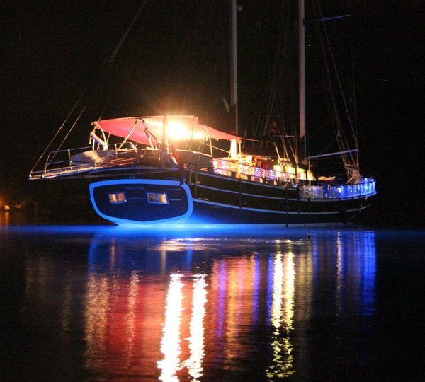 SY NOSTRA VITA - By night