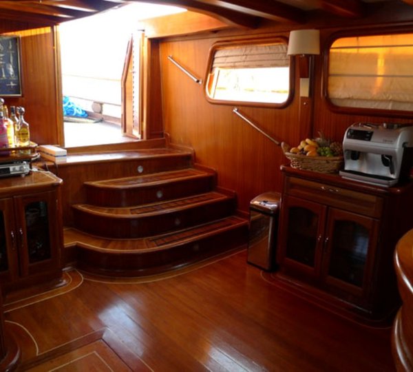 SY NOSTRA VITA - Salon entrance