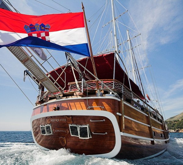 SY NOSTRA VITA - Stern view