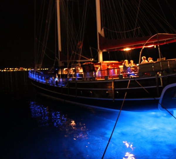 SY NOSTRA VITA - Underwater lights