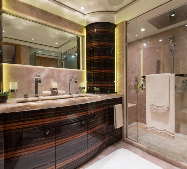 SY Q - Master ensuite