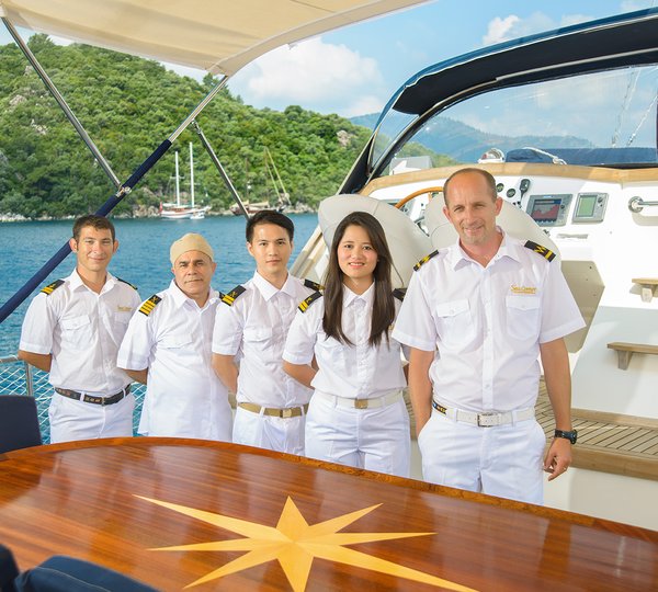 SY SEA COMET - Crew