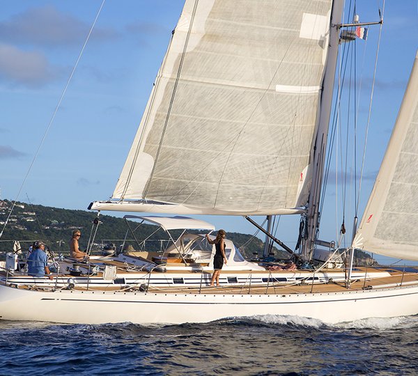 SY SIMPLE HARMONY - Under sail