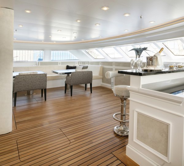 SY SPIRIT OF THE CS - Wet bar view