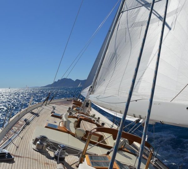 SY WHITEFIN - Under sail