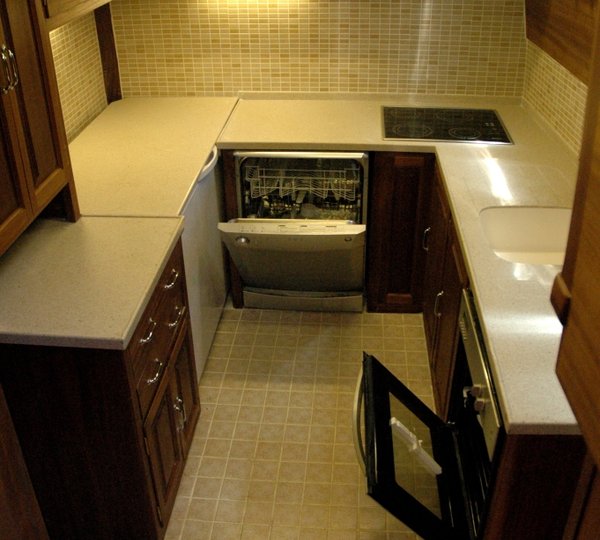 SY WHYNOT 1 - Galley