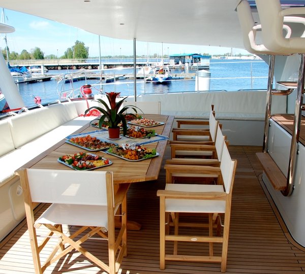 SY WILD CAT - Alfresco dining