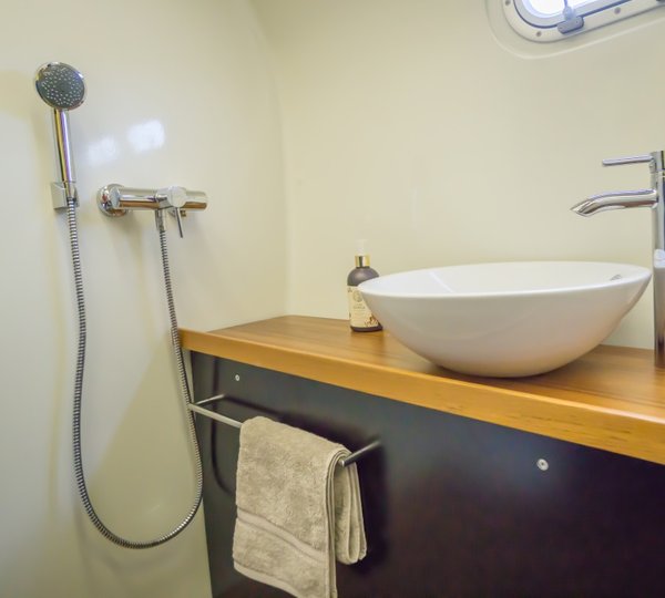 SY WILD CAT - Ensuite sink