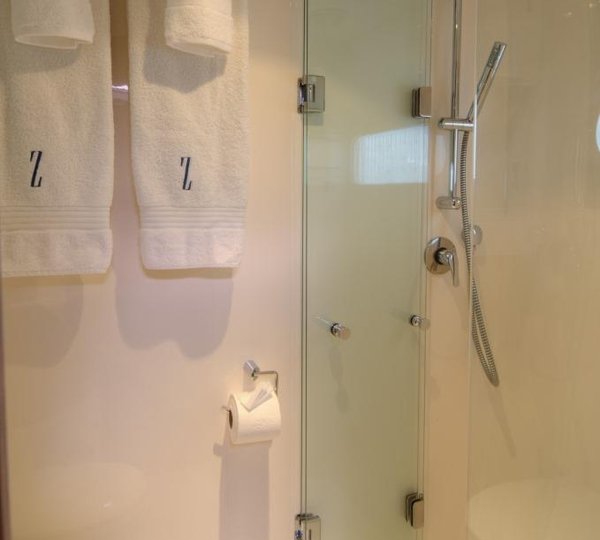 SY ZINGARA - Guest ensuite