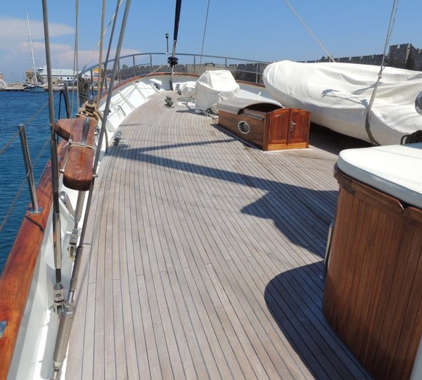 SYNOSTROMO - Foredeck