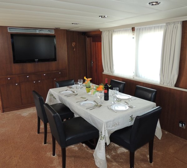 SYNOSTROMO - Formal dining