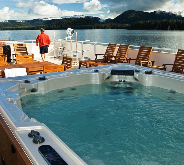 Safari Explorer - Sundeck Spa Pool