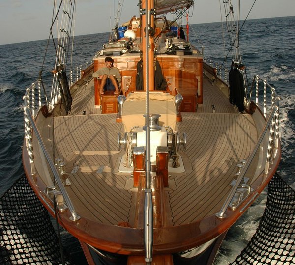 Sail Yacht DOLPHIN - Bow