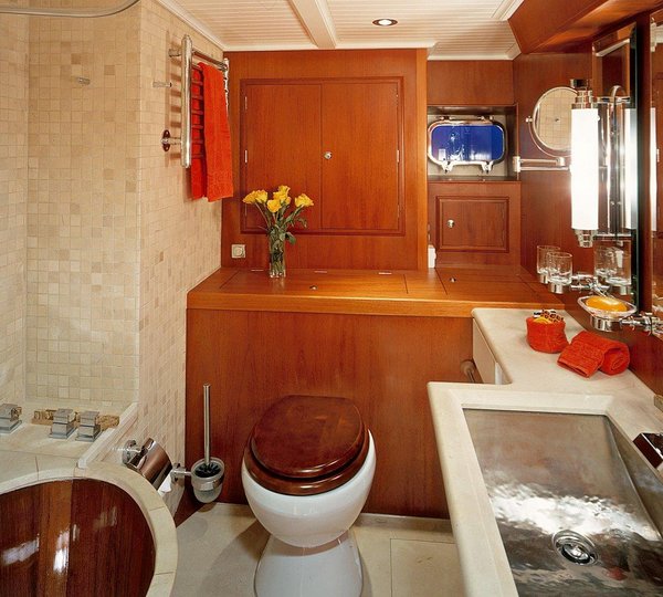 Sail Yacht DOLPHIN - Guest Ensutie 2